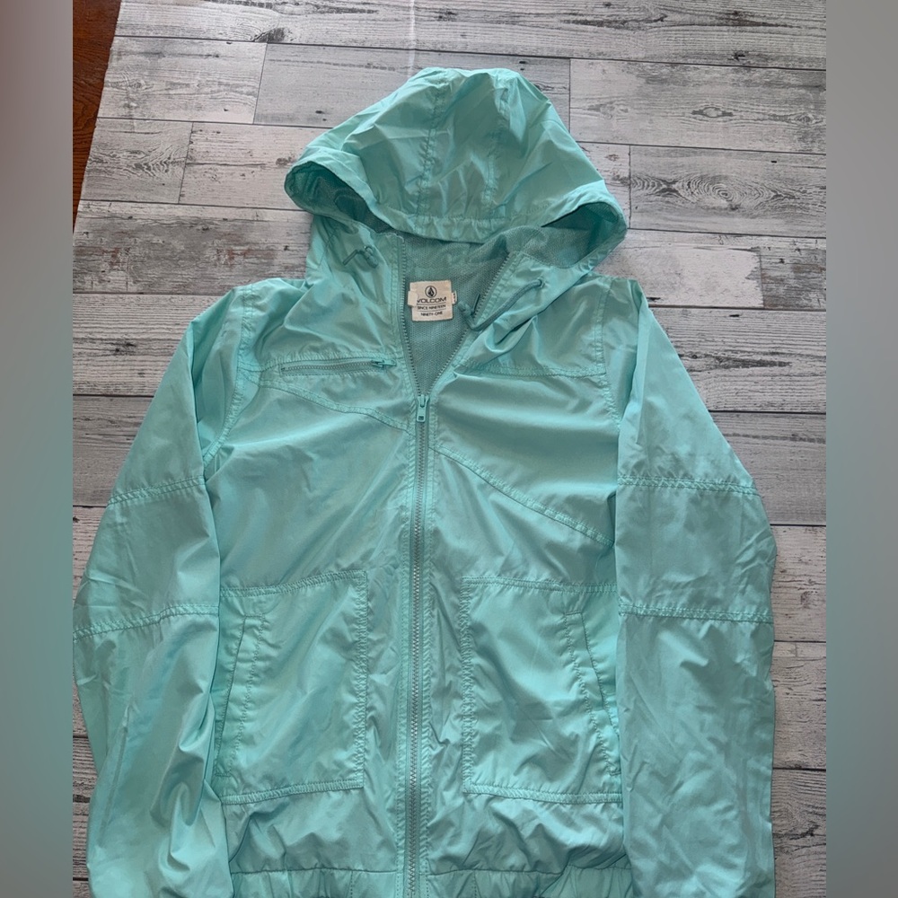 Volcom Windbreaker - Picture 2 of 6